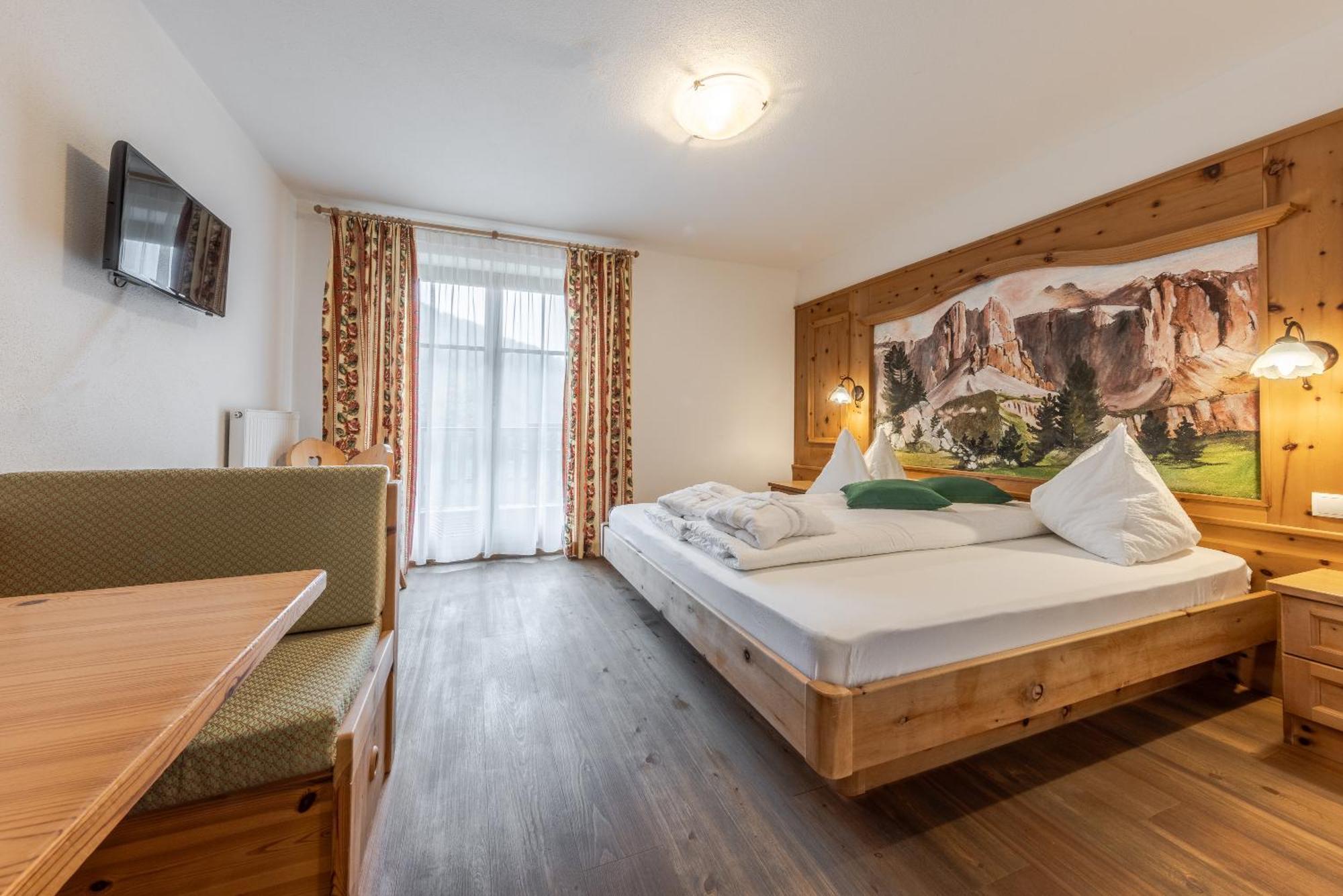 Hotel Pension Odles San Martino in Badia Exterior foto