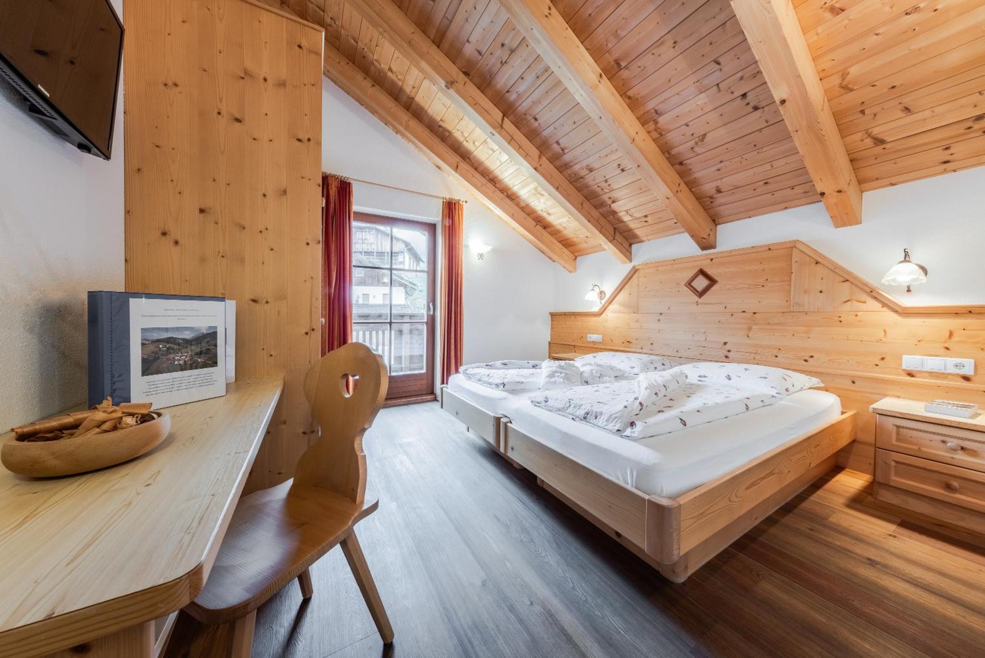 Hotel Pension Odles San Martino in Badia Exterior foto